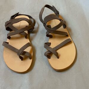 NWOT Valia Gabriel sandals. Size 39/8.5.